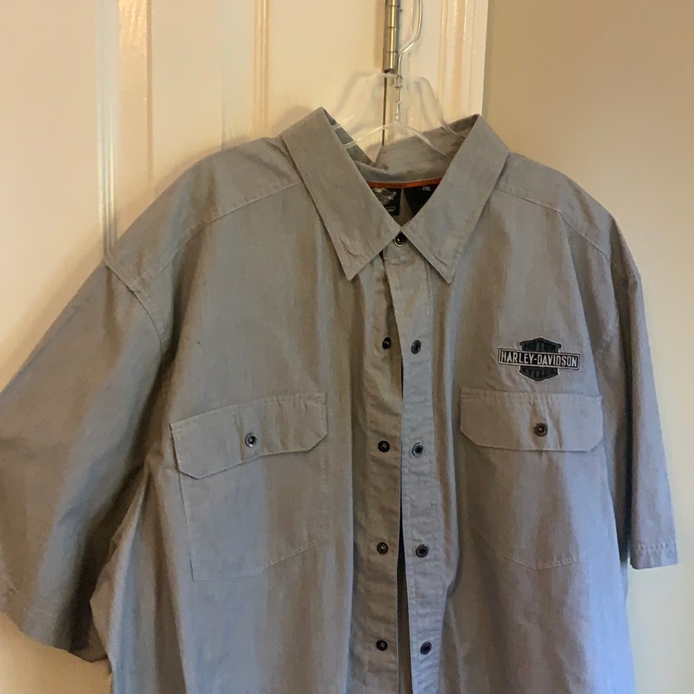 Beautiful Harley Davidson black/white shirt beautiful large H-D logo on the back